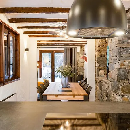 Chalet Les Praz - 280sqm - Sauna Cinema Fitness - 5 Bedrooms In Heart Of Les Praz - By Cozee Chamonix